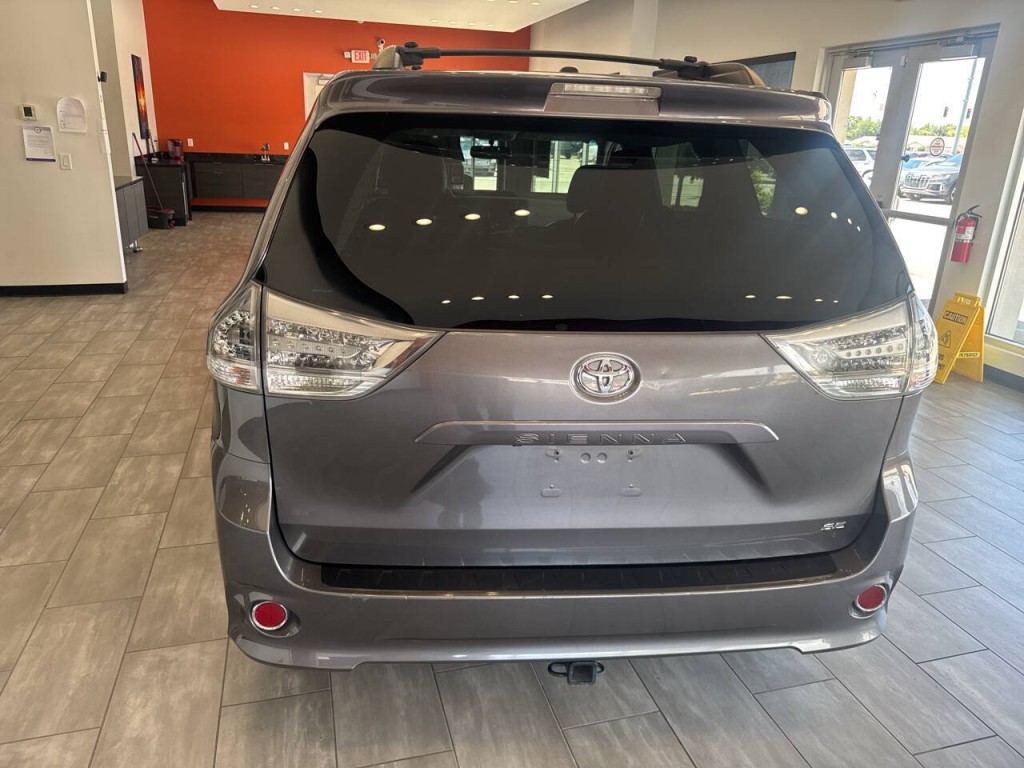 2014 Toyota Sienna Image 13