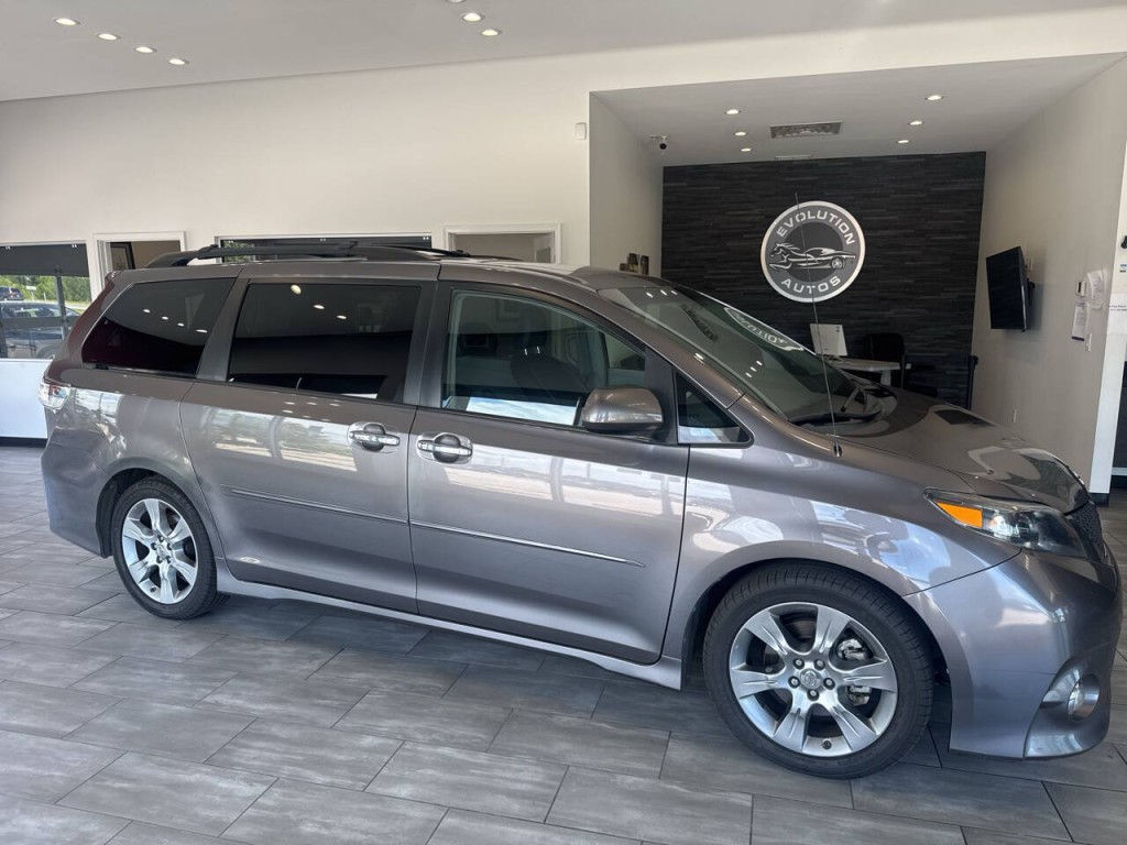 2014 Toyota Sienna Image 15