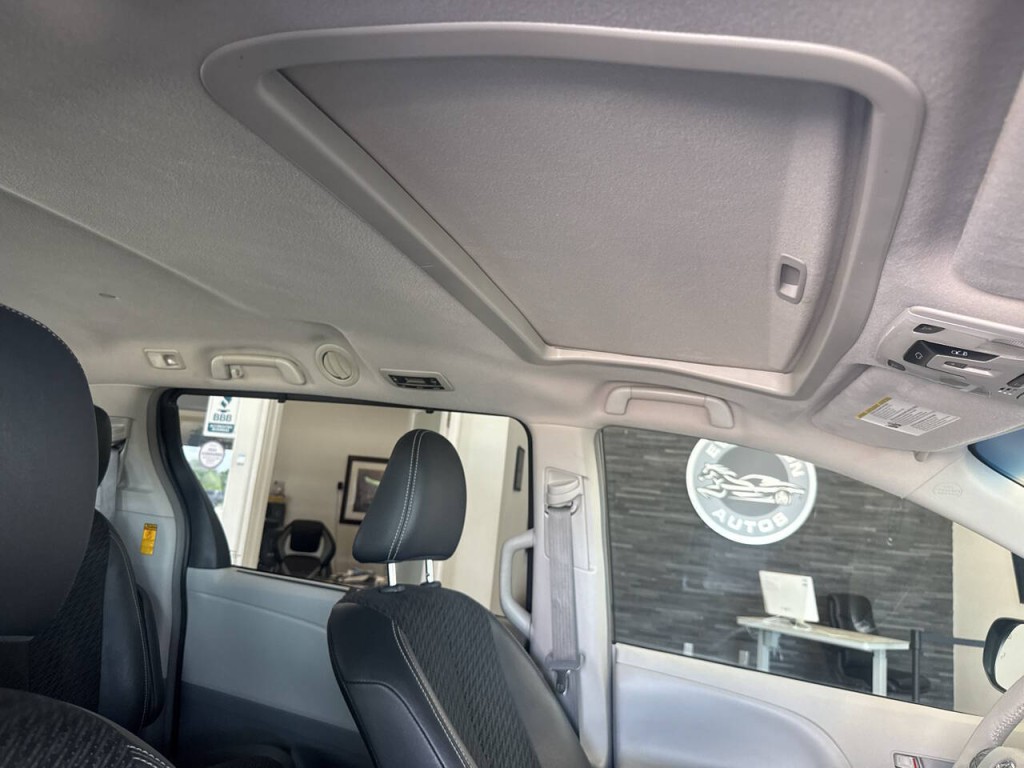 2014 Toyota Sienna Image 20