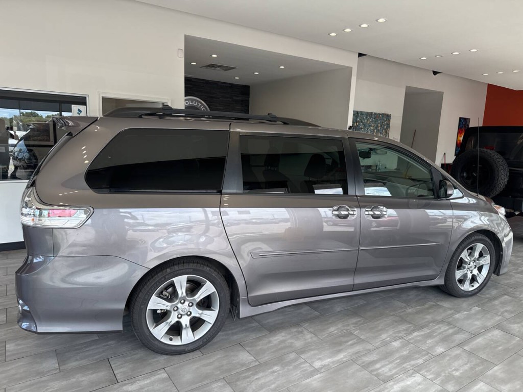 2014 Toyota Sienna Image 27