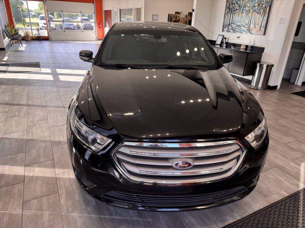 2014 Ford Taurus Image 2