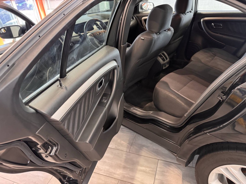 2014 Ford Taurus Image 15
