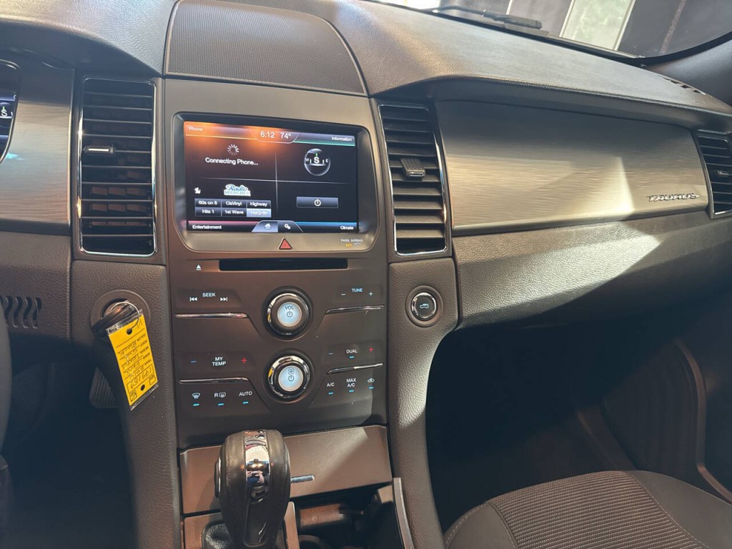 2014 Ford Taurus Image 28