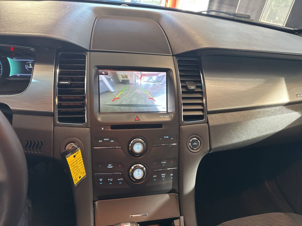 2014 Ford Taurus Image 29