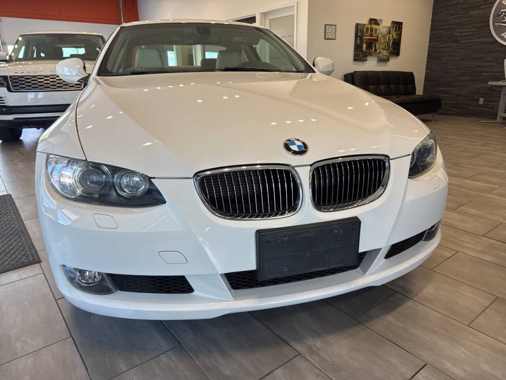 2010 BMW 3 Series Image 2