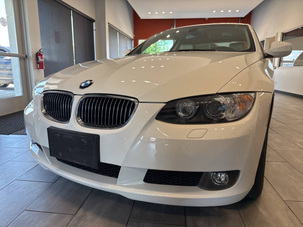 2010 BMW 3 Series Image 3
