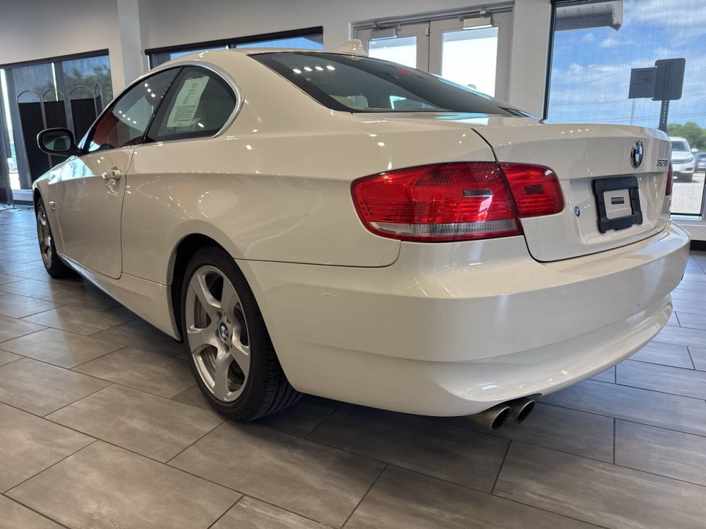 2010 BMW 3 Series Image 5