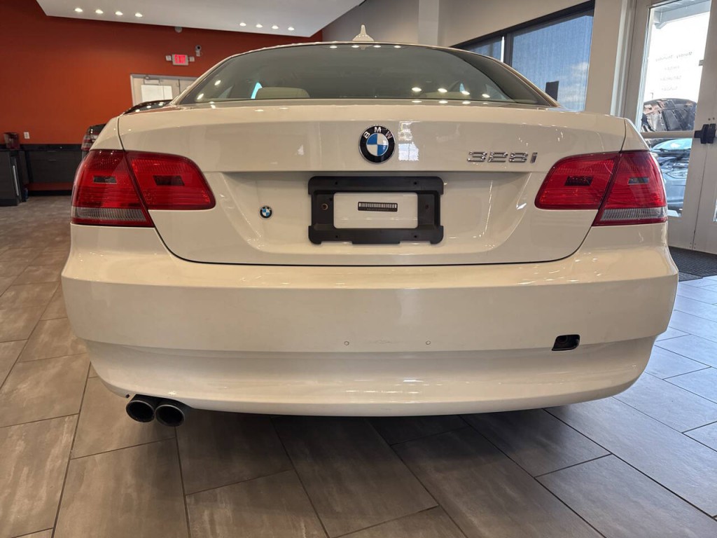 2010 BMW 3 Series Image 6