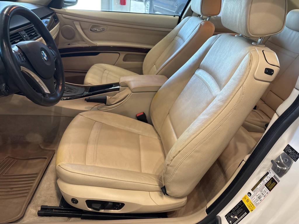 2010 BMW 3 Series Image 13