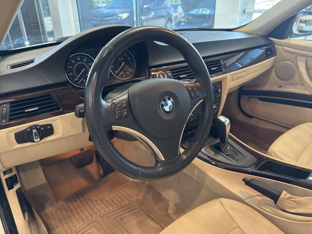 2010 BMW 3 Series Image 14