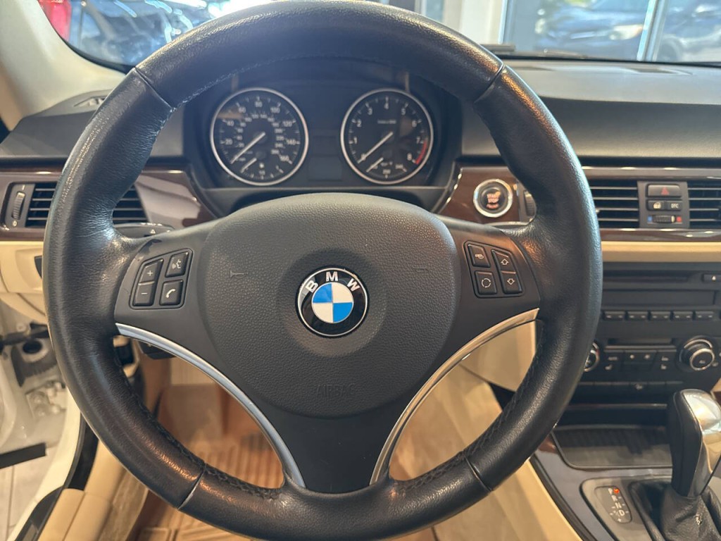 2010 BMW 3 Series Image 15
