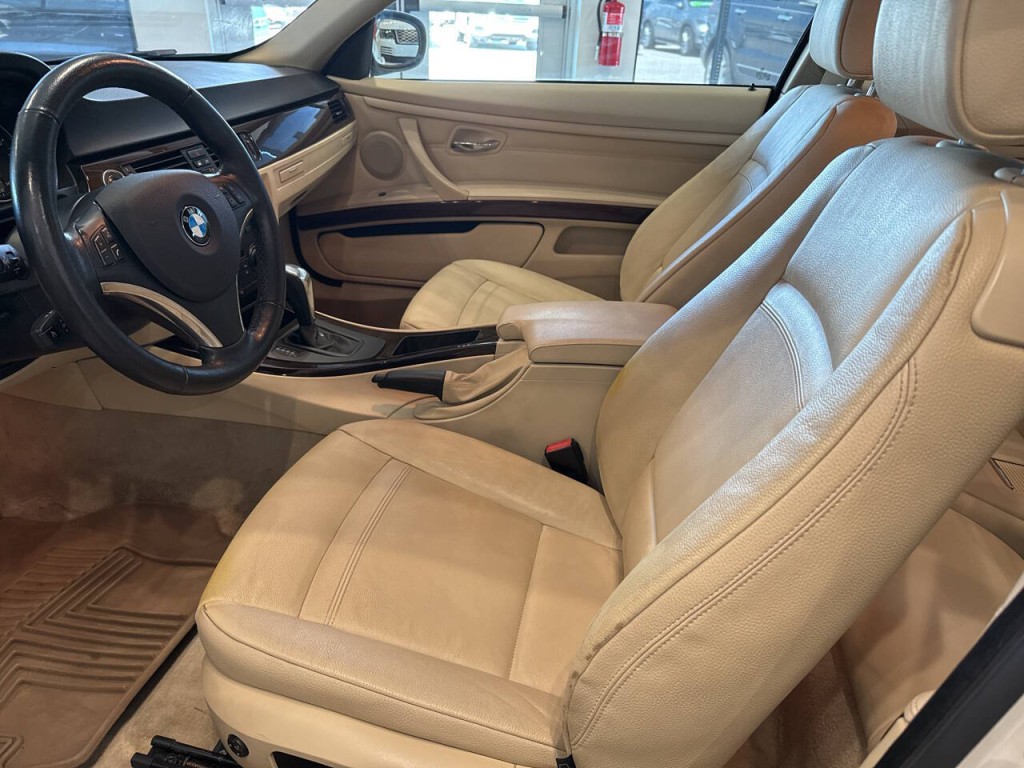 2010 BMW 3 Series Image 19