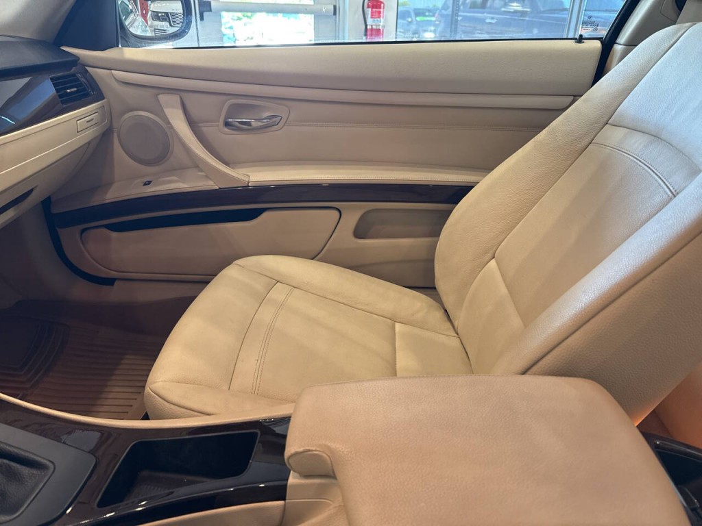 2010 BMW 3 Series Image 20