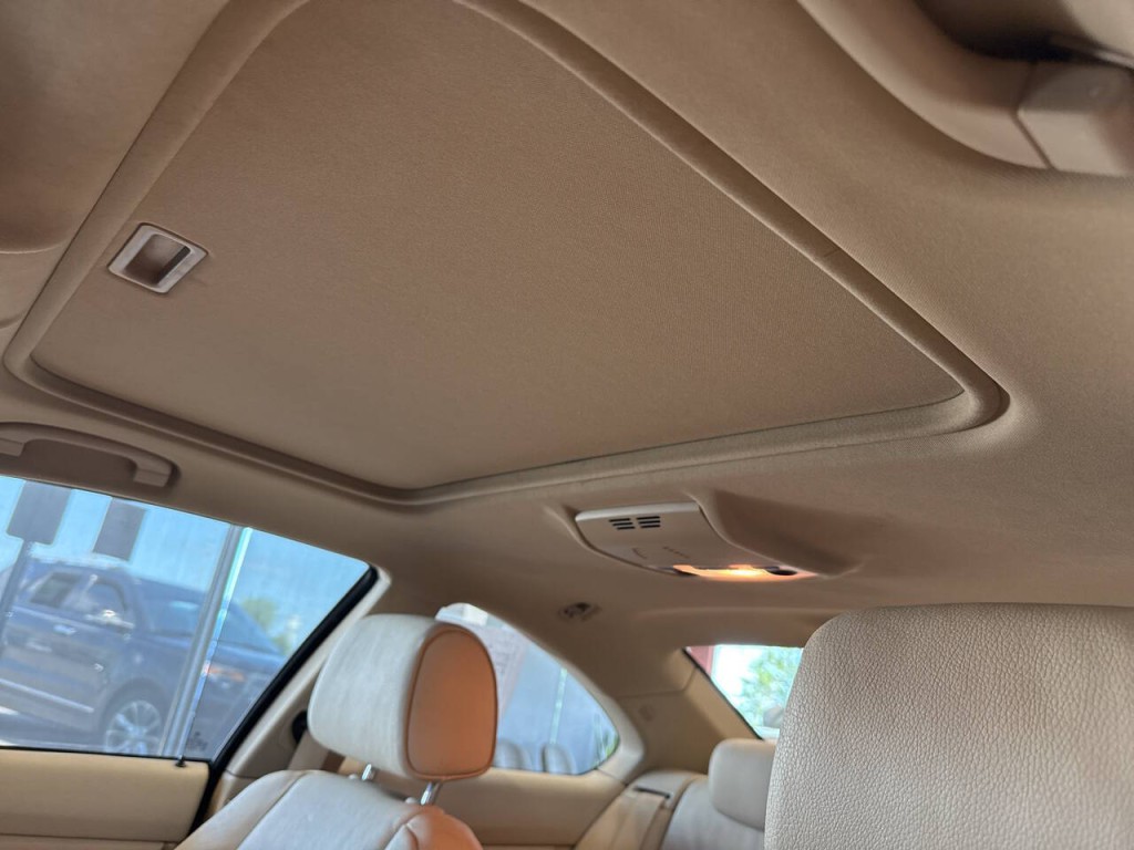 2010 BMW 3 Series Image 22