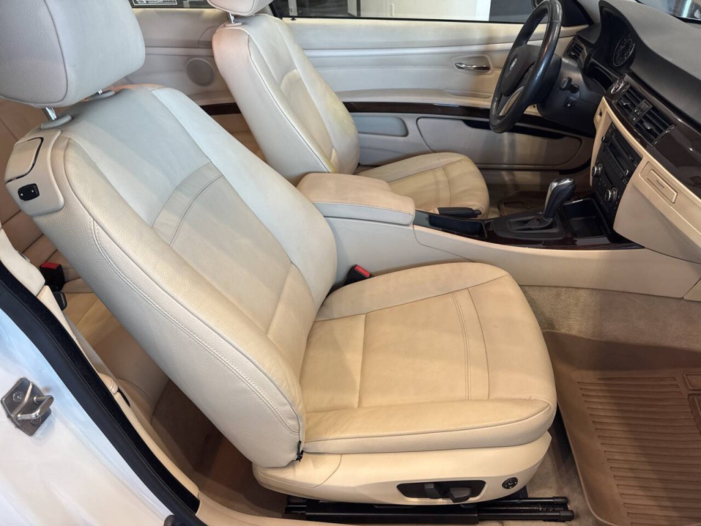 2010 BMW 3 Series Image 28