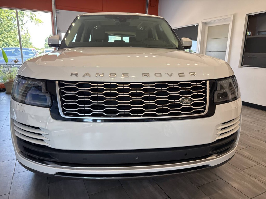 2018 Land Rover Range Rover Image 2