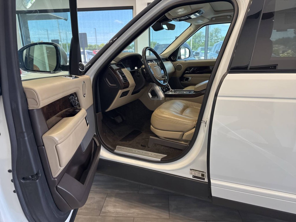 2018 Land Rover Range Rover Image 17