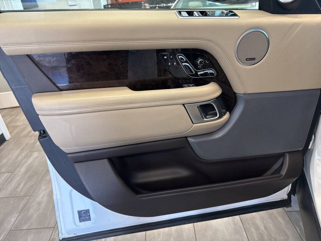 2018 Land Rover Range Rover Image 18