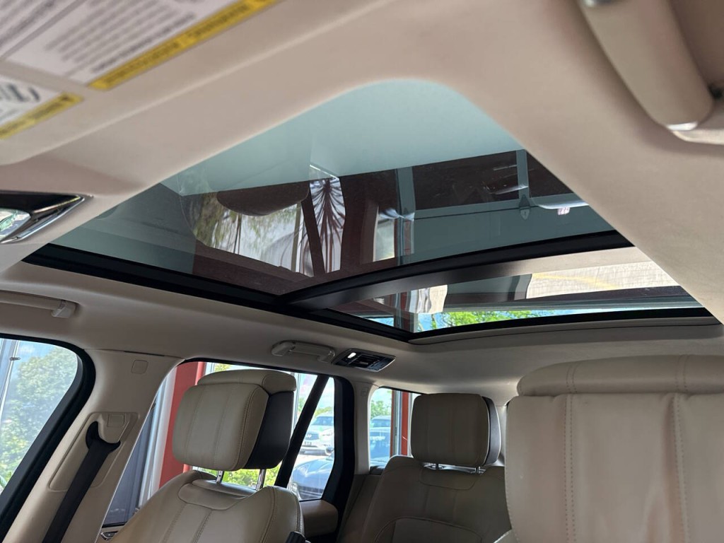 2018 Land Rover Range Rover Image 33