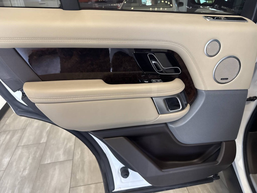 2018 Land Rover Range Rover Image 35
