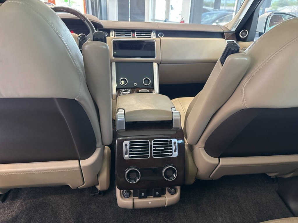 2018 Land Rover Range Rover Image 37