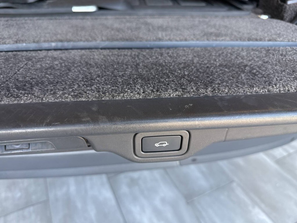2018 Land Rover Range Rover Image 45