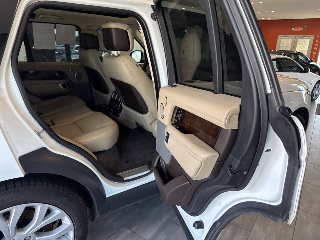 2018 Land Rover Range Rover Image 47