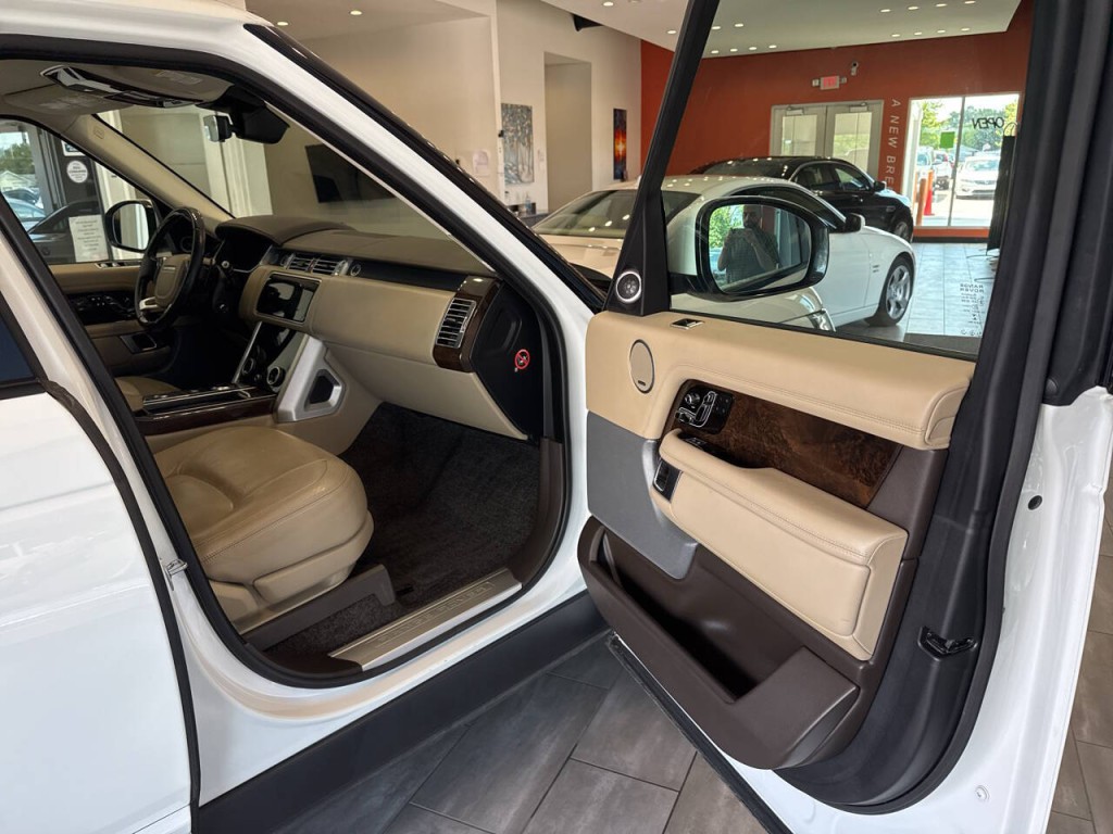 2018 Land Rover Range Rover Image 50