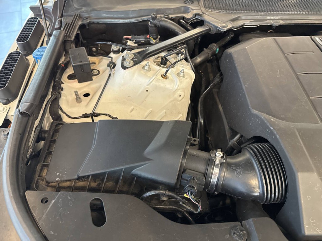 2018 Land Rover Range Rover Image 60