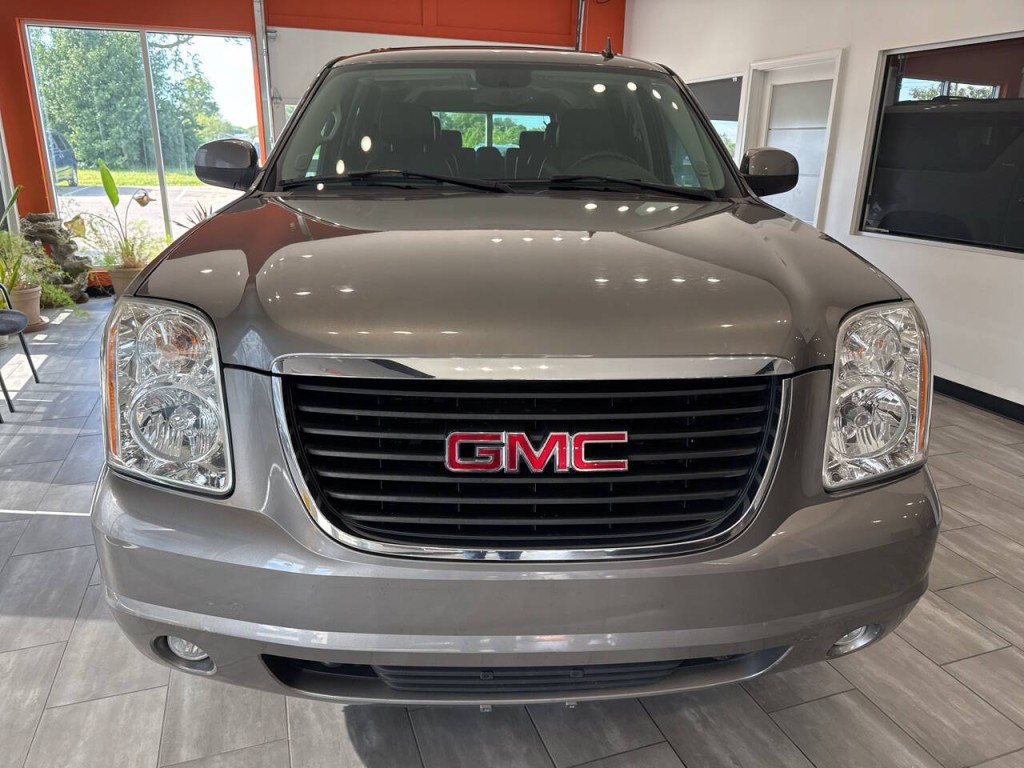 2007 GMC Yukon Image 2