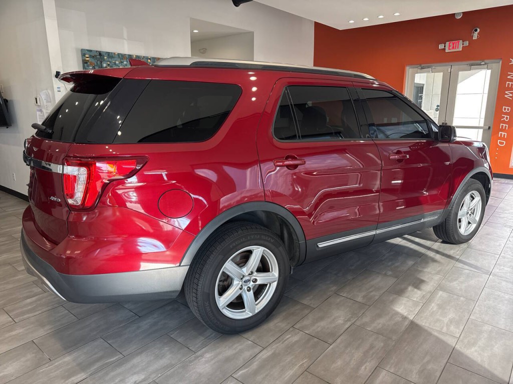 2017 Ford Explorer Image 8