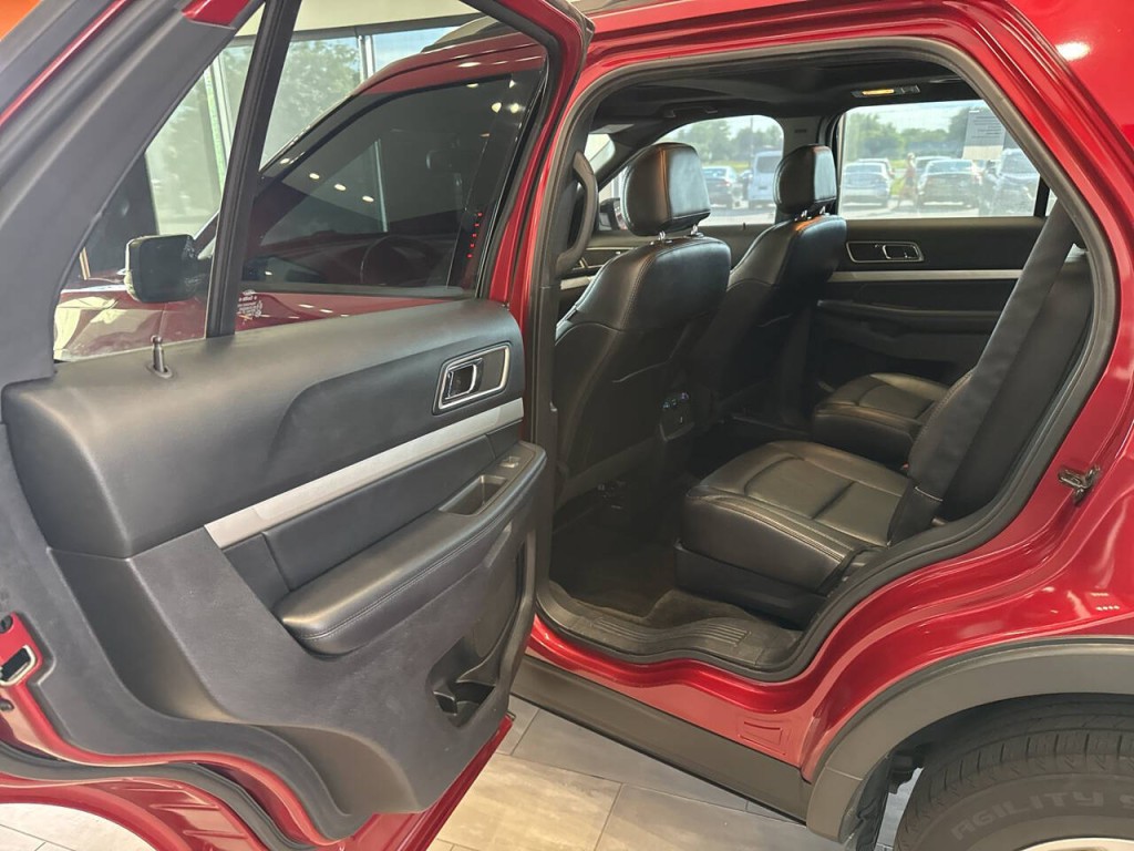 2017 Ford Explorer Image 32