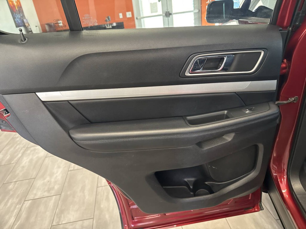 2017 Ford Explorer Image 33