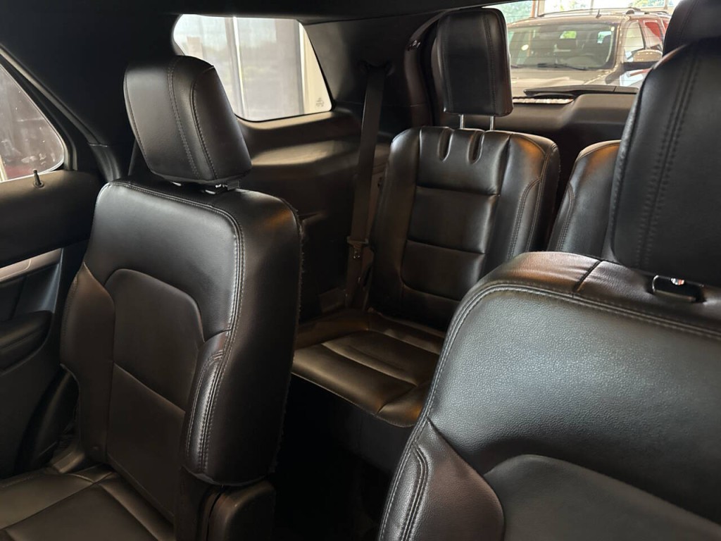 2017 Ford Explorer Image 38
