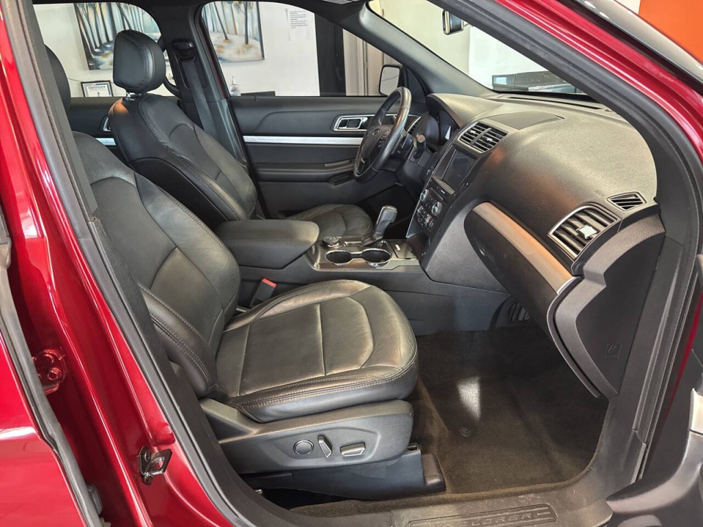 2017 Ford Explorer Image 48