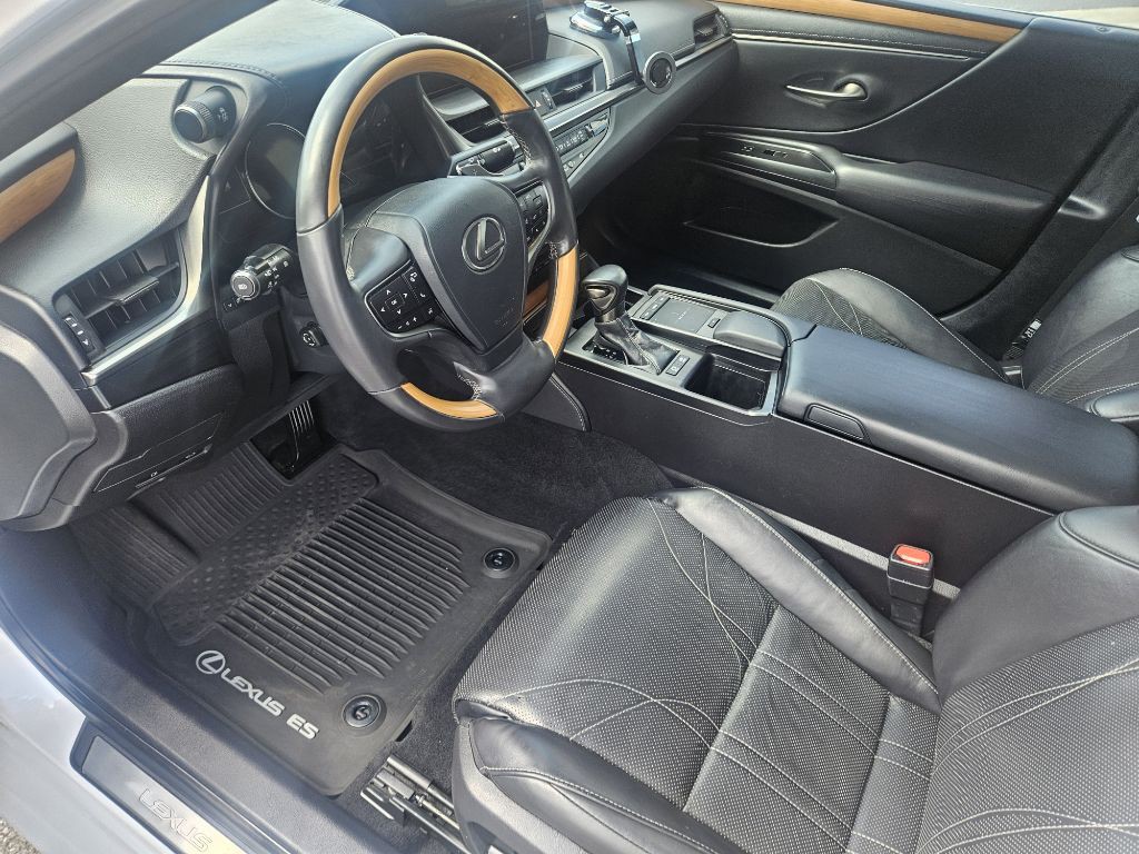 2020 Lexus ES 300 Image 5