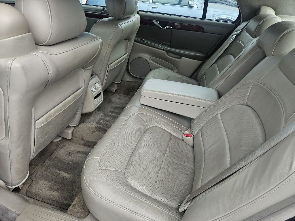 2004 Cadillac DeVille Image 7