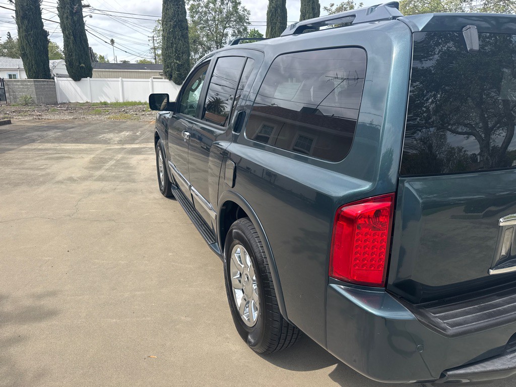2004 INFINITI QX56 Image 5