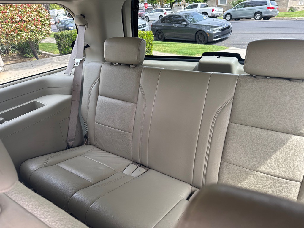 2004 INFINITI QX56 Image 7