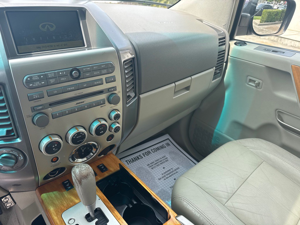 2004 INFINITI QX56 Image 9