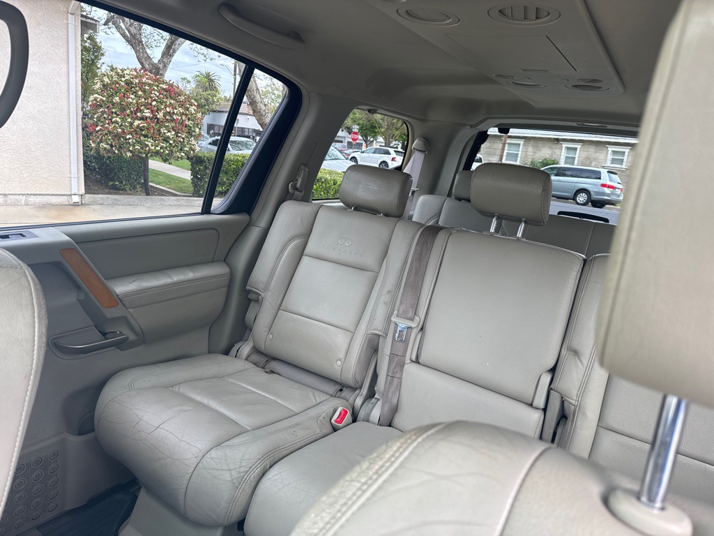2004 INFINITI QX56 Image 10