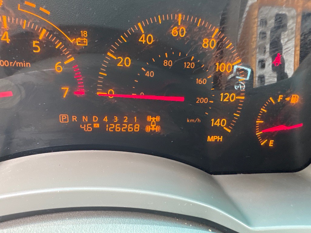 2004 INFINITI QX56 Image 12