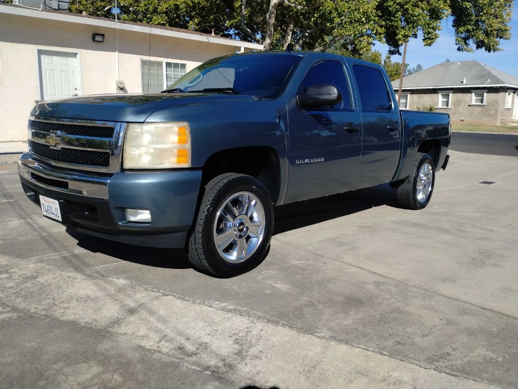 2011 Chevrolet Silverado 1500 Image 2