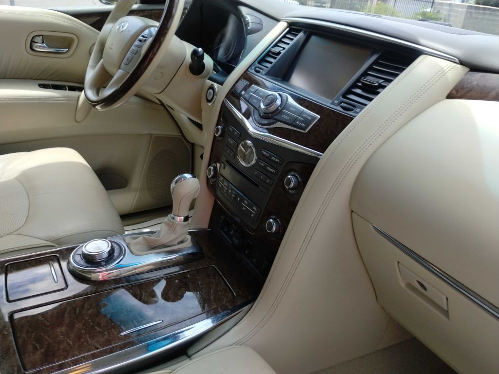 2015 INFINITI QX80 Image 18