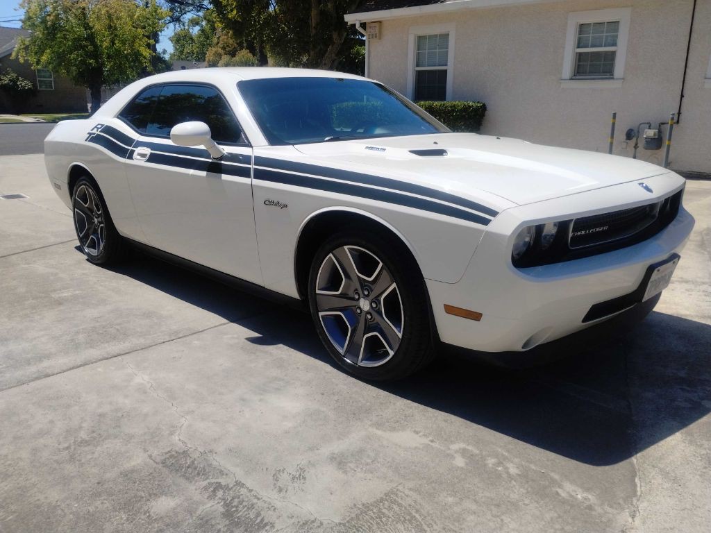 2010 Dodge Challenger Image 3