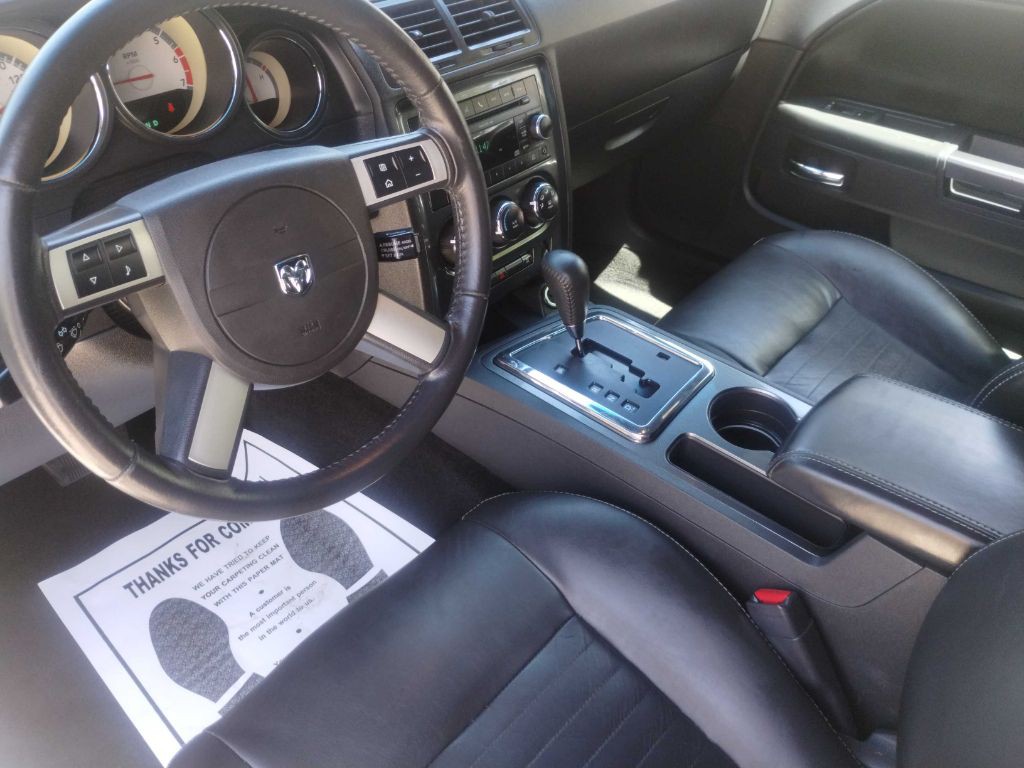 2010 Dodge Challenger Image 10