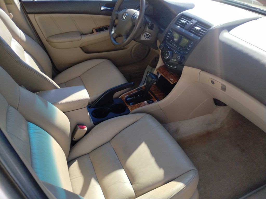2004 Honda Accord Image 12