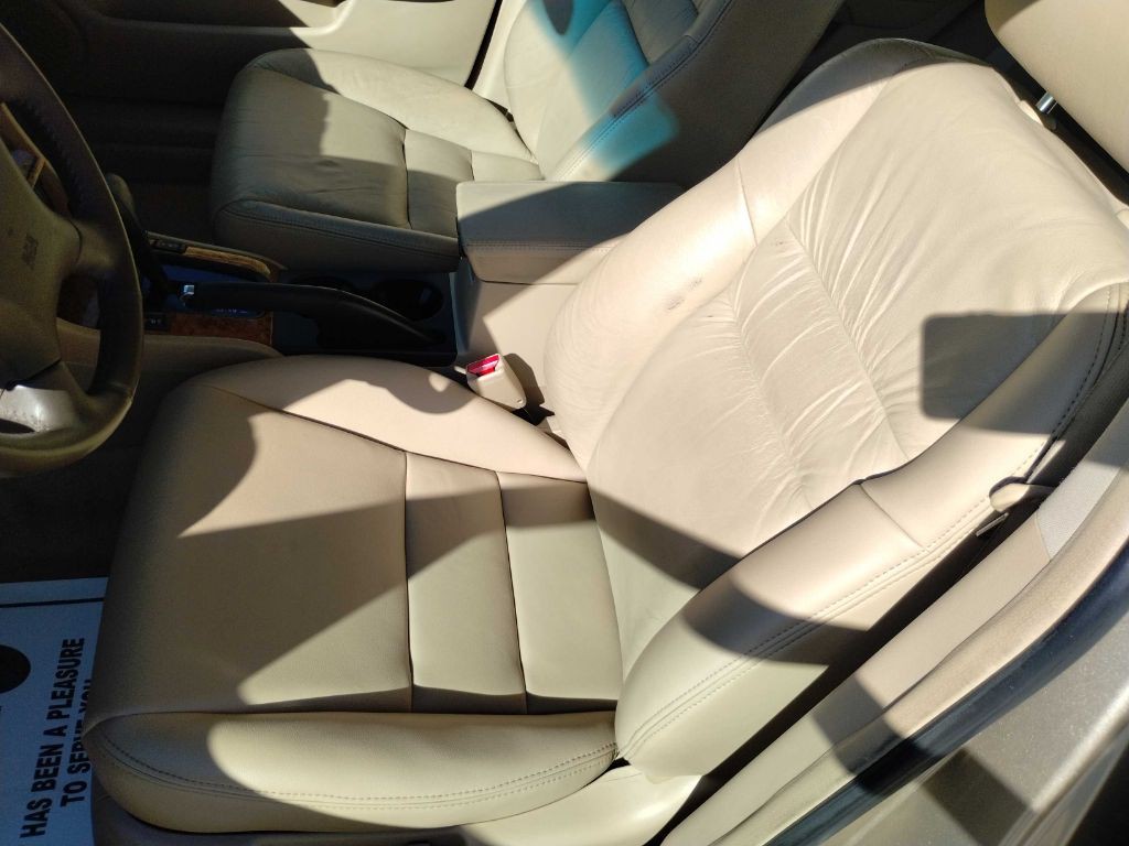 2004 Honda Accord Image 17