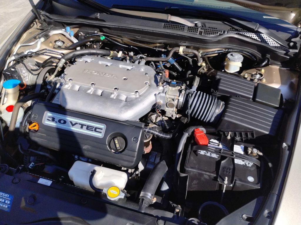 2004 Honda Accord Image 20