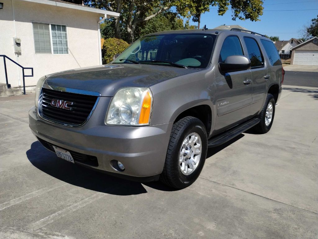 2007 GMC Yukon Image 2